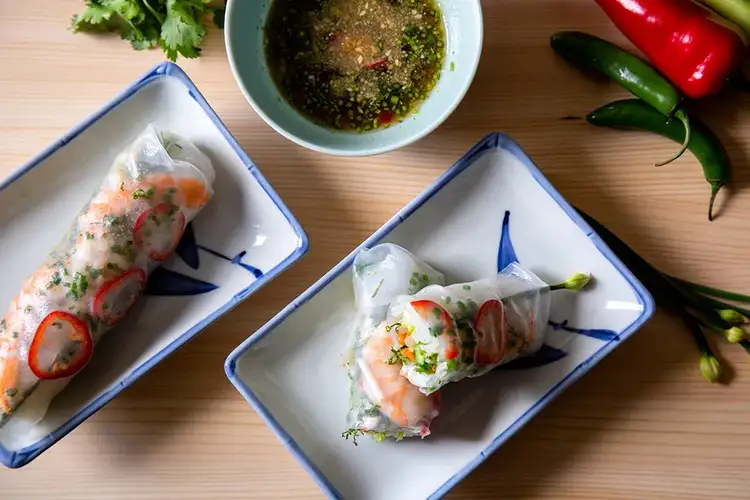 Shrimp Summer rolls with dipping sauce