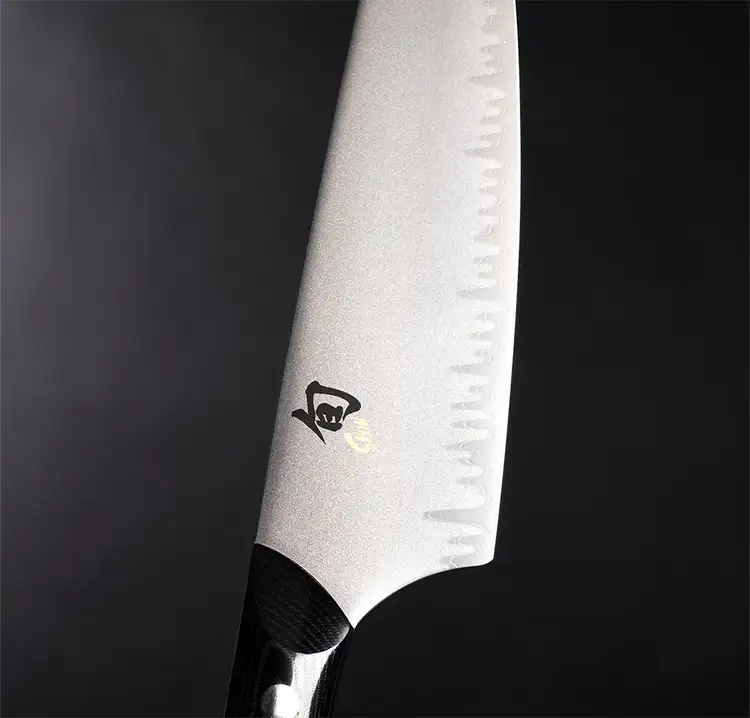 A close up of a Narukami blade showing the san mai texture of the carbon steel blade.